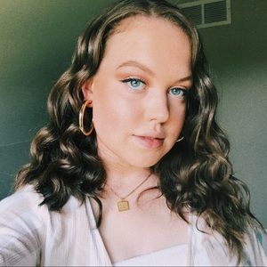 Meet your Posher, Anne claire